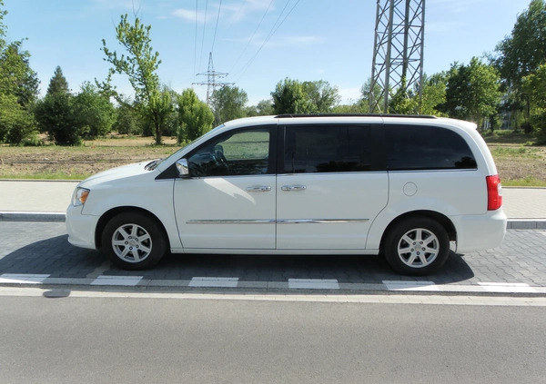 Chrysler Town &amp; Country cena 46500 przebieg: 281000, rok produkcji 2012 z Kraków małe 92